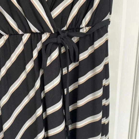 Maurices Stripe Flutter Sleeve Wrap Dress V-Neck Black White Tan Gray Size S - Picture 5 of 13